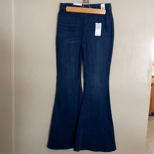 Judy Blue Pull On Flares!